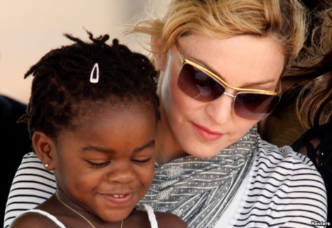 La justice du Malawi autorise Madonna à adopter des jumelles La justice du Malawi autorise Madonna à adopter des jumelles