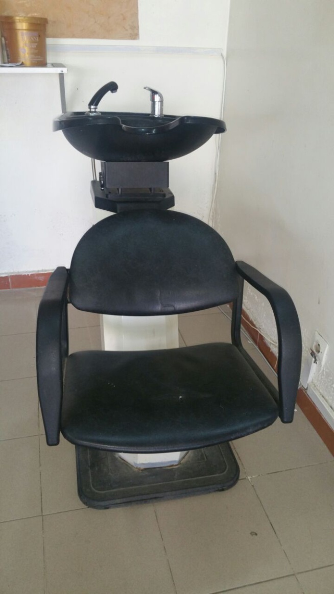 Urgent Bonne affaire: Lot de matériel pour salon de coiffure à vendre. Prix très intéressant. Appelle au 77 952 84 24 Urgent Bonne affaire: Lot de matériel pour salon de coiffure à vendre. Prix très intéressant. Appelle au 77 952 84 24