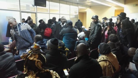 Grosse pagaille au consulat du Sénégal à Paris ce lundi matin: les inscriptions sur les listes électorales retardées faute d'équipes complètes et d'organisation, colère noire des usagers et des parties prenantes Grosse pagaille au consulat du Sénégal à Paris ce lundi matin: les inscriptions sur les listes électorales retardées faute d'équipes complètes et d'organisation, colère noire des usagers et des parties prenantes