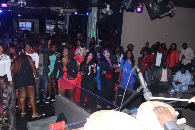 SARABAA dans les couleurs de ST VALENTIN, Pape Diouf chante love à ses fans. Regardez SARABAA dans les couleurs de ST VALENTIN, Pape Diouf chante love à ses fans. Regardez