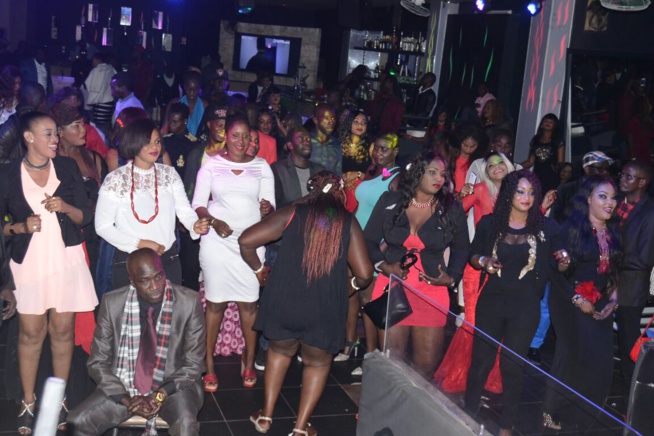 SARABAA dans les couleurs de ST VALENTIN, Pape Diouf chante love à ses fans. Regardez SARABAA dans les couleurs de ST VALENTIN, Pape Diouf chante love à ses fans. Regardez