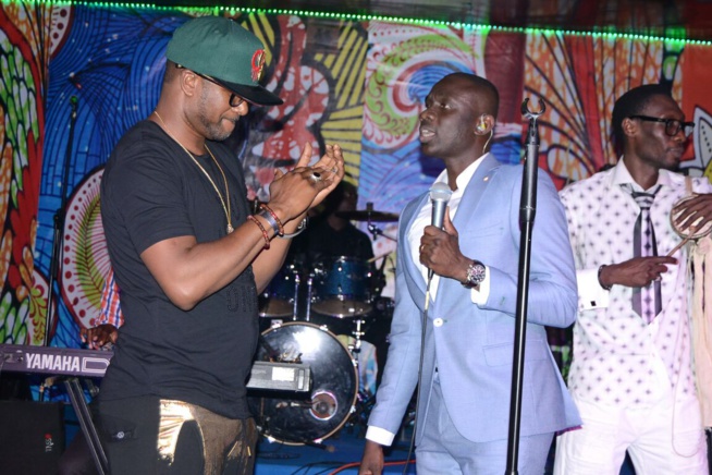 SARABAA dans les couleurs de ST VALENTIN, Pape Diouf chante love à ses fans. Regardez SARABAA dans les couleurs de ST VALENTIN, Pape Diouf chante love à ses fans. Regardez