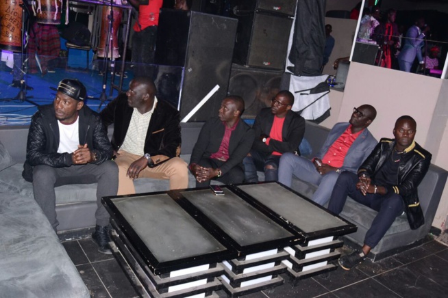 SARABAA dans les couleurs de ST VALENTIN, Pape Diouf chante love à ses fans. Regardez SARABAA dans les couleurs de ST VALENTIN, Pape Diouf chante love à ses fans. Regardez