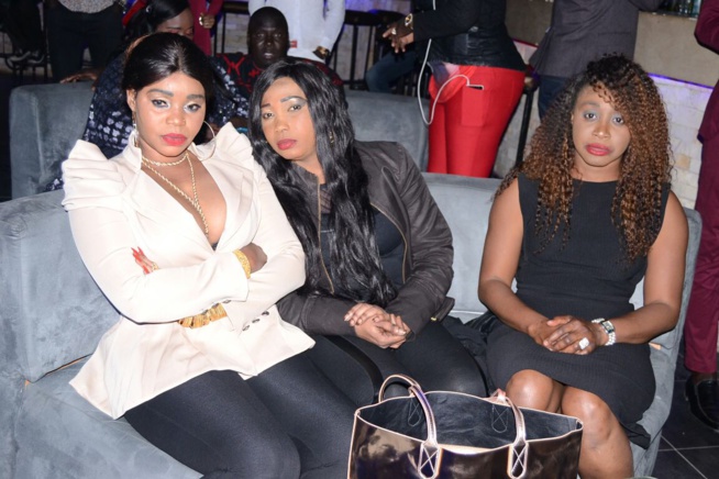 SARABAA dans les couleurs de ST VALENTIN, Pape Diouf chante love à ses fans. Regardez SARABAA dans les couleurs de ST VALENTIN, Pape Diouf chante love à ses fans. Regardez