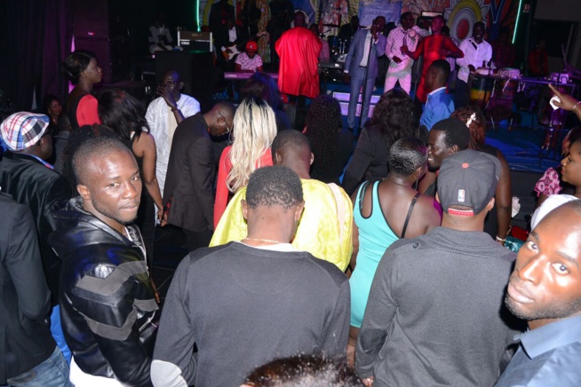 SARABAA dans les couleurs de ST VALENTIN, Pape Diouf chante love à ses fans. Regardez SARABAA dans les couleurs de ST VALENTIN, Pape Diouf chante love à ses fans. Regardez