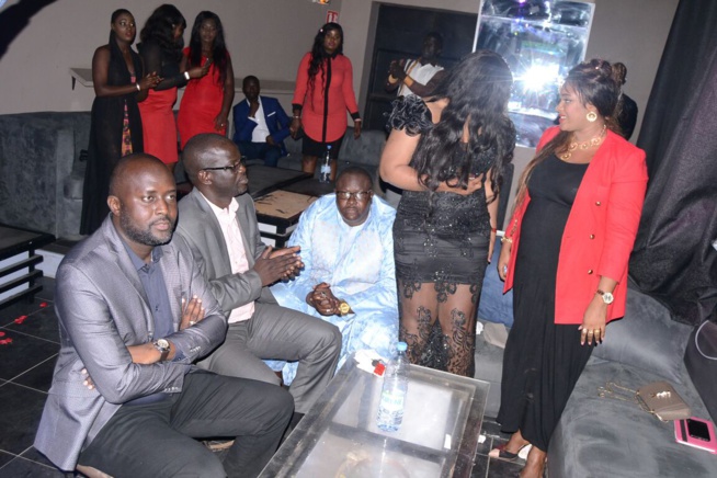 SARABAA dans les couleurs de ST VALENTIN, Pape Diouf chante love à ses fans. Regardez SARABAA dans les couleurs de ST VALENTIN, Pape Diouf chante love à ses fans. Regardez