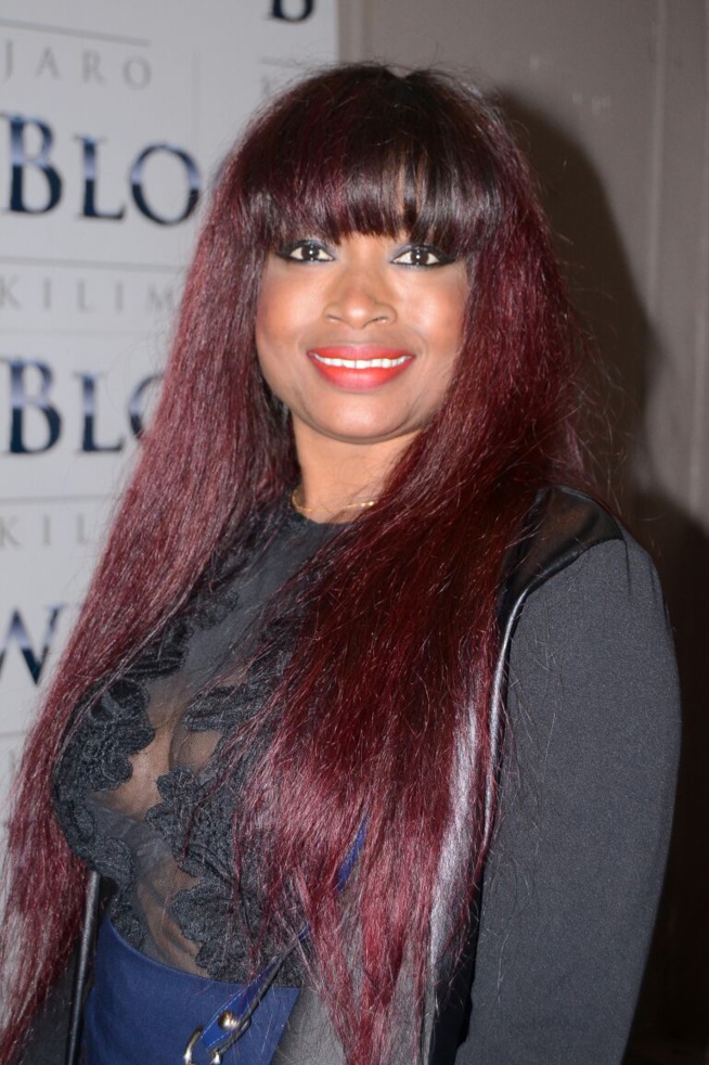 SARABAA dans les couleurs de ST VALENTIN, Pape Diouf chante love à ses fans. Regardez SARABAA dans les couleurs de ST VALENTIN, Pape Diouf chante love à ses fans. Regardez