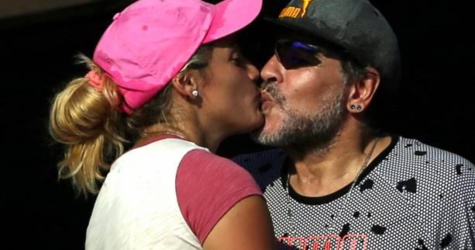 Foot - ARG - Diego Maradona soupçonné d'agression sur sa petite amie ? Foot - ARG - Diego Maradona soupçonné d'agression sur sa petite amie ?