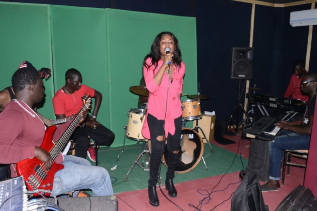 En forme, la lionne Titi en pleine répétition pour marquer son retour en force ce vendredi 17 Février au just 4 u. En forme, la lionne Titi en pleine répétition pour marquer son retour en force ce vendredi 17 Février au just 4 u.