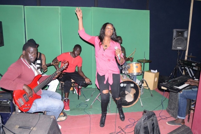 En forme, la lionne Titi en pleine répétition pour marquer son retour en force ce vendredi 17 Février au just 4 u. En forme, la lionne Titi en pleine répétition pour marquer son retour en force ce vendredi 17 Février au just 4 u.