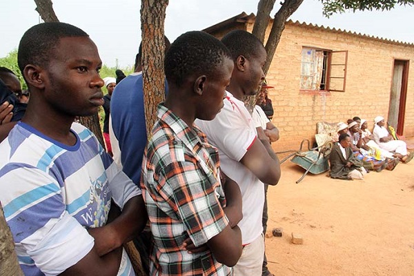 Tragédie au Zimbabwe: 4 membres d’une même famille meurent dans un puits…La raison! Tragédie au Zimbabwe: 4 membres d’une même famille meurent dans un puits…La raison!