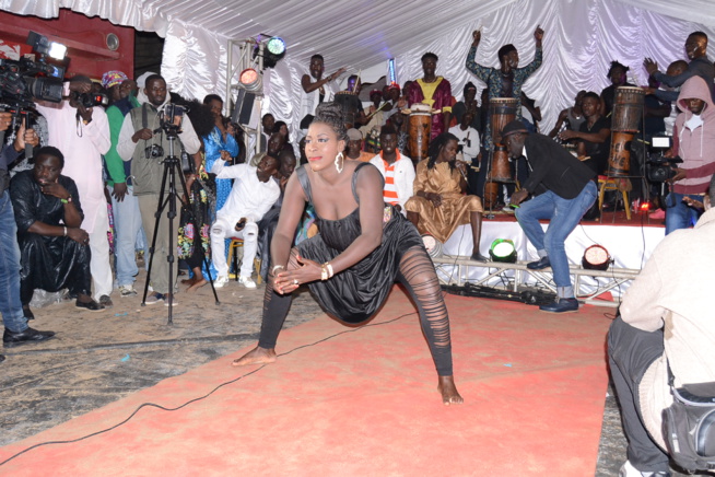 En images, l'anniversaire de KINE BADIANE la danseuse de viviane. En images, l'anniversaire de KINE BADIANE la danseuse de viviane.