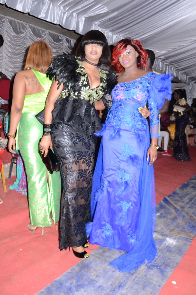 Revoilà la femme d'affairesCollé Faye, le bienfaiteur des artistes et des démunis à l'anniversaire de sa "fille" Revoilà la femme d'affairesCollé Faye, le bienfaiteur des artistes et des démunis à l'anniversaire de sa "fille"