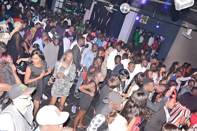 OSEZ RÉVEZ:Dernière soirée avant le 10 Mars au Grand Theatre, Pape Diouf distribue 500 puces EXPRESSO au Saraba. OSEZ RÉVEZ:Dernière soirée avant le 10 Mars au Grand Theatre, Pape Diouf distribue 500 puces EXPRESSO au Saraba.