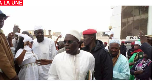Khalifa Sall est sorti libre après sept heures d'audition (vidéo) Khalifa Sall est sorti libre après sept heures d'audition (vidéo)