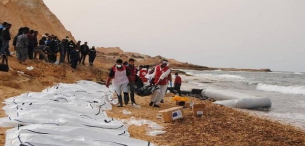 Des corps d’au moins 74 migrants africains retrouvés sur la côte libyenne Des corps d’au moins 74 migrants africains retrouvés sur la côte libyenne