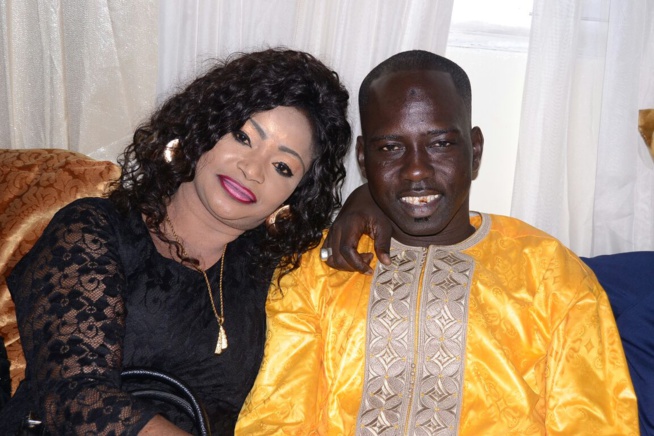 Drapeau Pape Diouf, Modou MBAYEde la 2 stv rend visite au parrain chez lui pour lespréparatifs du combat Boy Niang vs Gouy Gui. Drapeau Pape Diouf, Modou MBAYEde la 2 stv rend visite au parrain chez lui pour lespréparatifs du combat Boy Niang vs Gouy Gui.