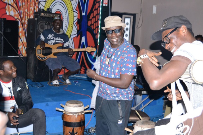 JOUR J - 08: En images Pape Diouf et sa génération consciente en pleines répétitions pour le 10 MARS au Grand Theatre pour la nuit dédiée au fans. JOUR J - 08: En images Pape Diouf et sa génération consciente en pleines répétitions pour le 10 MARS au Grand Theatre pour la nuit dédiée au fans.