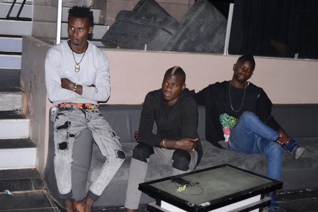 JOUR J - 08: En images Pape Diouf et sa génération consciente en pleines répétitions pour le 10 MARS au Grand Theatre pour la nuit dédiée au fans. JOUR J - 08: En images Pape Diouf et sa génération consciente en pleines répétitions pour le 10 MARS au Grand Theatre pour la nuit dédiée au fans.