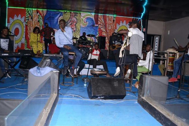 JOUR J - 08: En images Pape Diouf et sa génération consciente en pleines répétitions pour le 10 MARS au Grand Theatre pour la nuit dédiée au fans. JOUR J - 08: En images Pape Diouf et sa génération consciente en pleines répétitions pour le 10 MARS au Grand Theatre pour la nuit dédiée au fans.