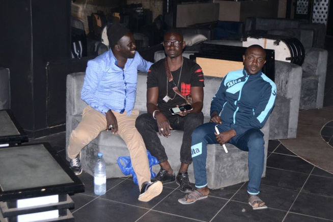 JOUR J - 08: En images Pape Diouf et sa génération consciente en pleines répétitions pour le 10 MARS au Grand Theatre pour la nuit dédiée au fans. JOUR J - 08: En images Pape Diouf et sa génération consciente en pleines répétitions pour le 10 MARS au Grand Theatre pour la nuit dédiée au fans.