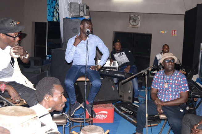 JOUR J - 08: En images Pape Diouf et sa génération consciente en pleines répétitions pour le 10 MARS au Grand Theatre pour la nuit dédiée au fans. JOUR J - 08: En images Pape Diouf et sa génération consciente en pleines répétitions pour le 10 MARS au Grand Theatre pour la nuit dédiée au fans.