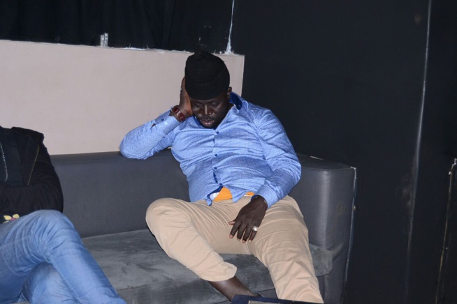 Le parolier de la génération consciente, Ndiawar Ndiaye dans les bras du morphé. NO COMMENT? Le parolier de la génération consciente, Ndiawar Ndiaye dans les bras du morphé. NO COMMENT?