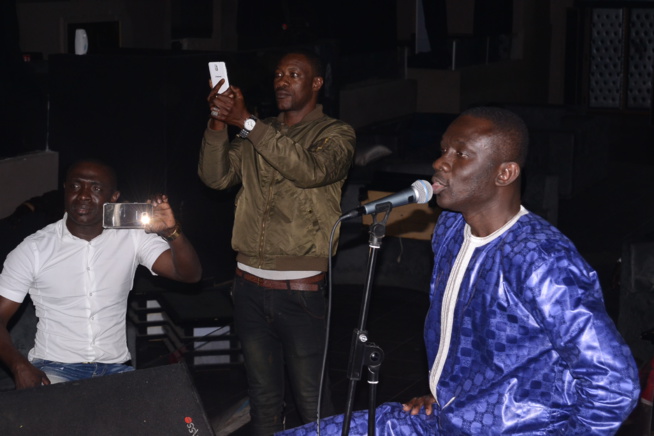 Séance de répétition: Pape Diouf reprendrait deux chansons de Thione Seck au grand theatre ce 10 Mars pour la nuit des fans. Séance de répétition: Pape Diouf reprendrait deux chansons de Thione Seck au grand theatre ce 10 Mars pour la nuit des fans.