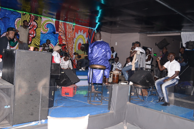 Séance de répétition: Pape Diouf reprendrait deux chansons de Thione Seck au grand theatre ce 10 Mars pour la nuit des fans. Séance de répétition: Pape Diouf reprendrait deux chansons de Thione Seck au grand theatre ce 10 Mars pour la nuit des fans.