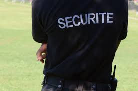 Multiplication des cas d'agression et de braquages de structures, quand les agents de sécurité s'arment de gourdins pour faire face Multiplication des cas d'agression et de braquages de structures, quand les agents de sécurité s'arment de gourdins pour faire face