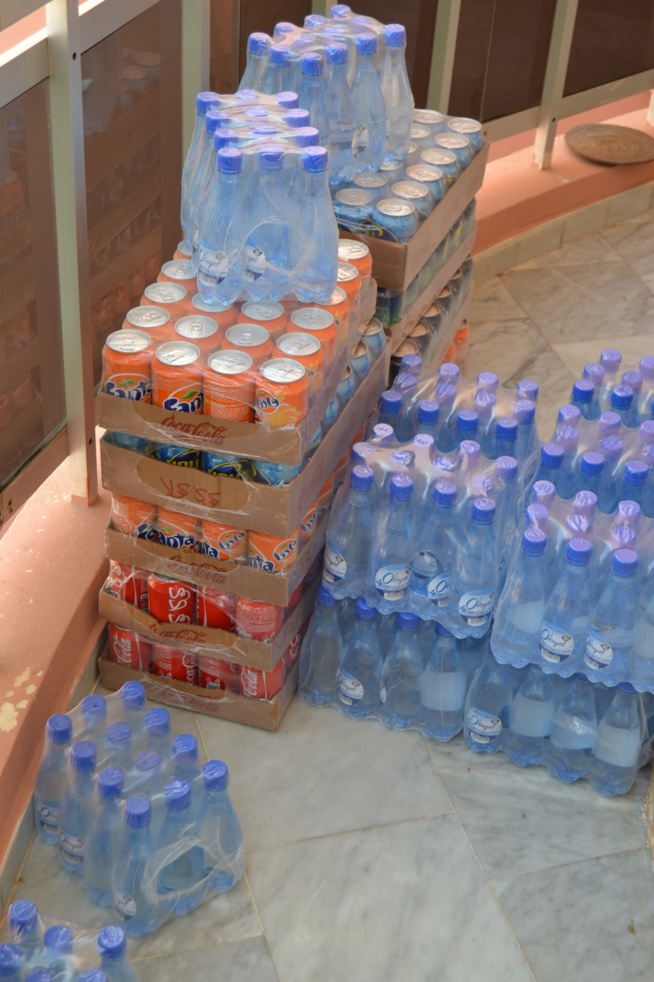 Drapeau Pape Diouf: Les promoteurs ont apporté leur soutien au parrain pour le derby Pikine Guediawaye. Drapeau Pape Diouf: Les promoteurs ont apporté leur soutien au parrain pour le derby Pikine Guediawaye.