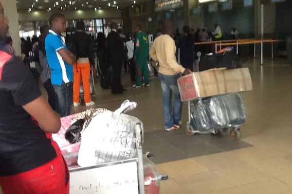 130 Sénégalais rapatriés des États-Unis sont arrivés à Dakar (Ministère) 130 Sénégalais rapatriés des États-Unis sont arrivés à Dakar (Ministère)
