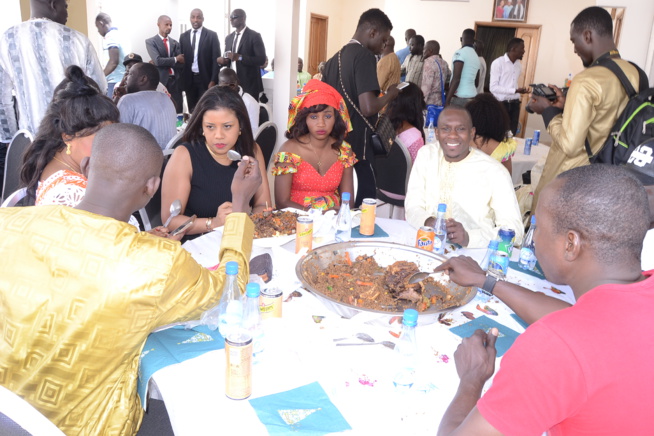 Les premières images de la préparation du drapeau Pape Diouf chez lui pour le combat Boy Niang vs Gouye Gui. Les premières images de la préparation du drapeau Pape Diouf chez lui pour le combat Boy Niang vs Gouye Gui.