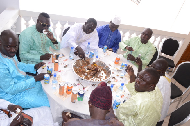 Les premières images de la préparation du drapeau Pape Diouf chez lui pour le combat Boy Niang vs Gouye Gui. Les premières images de la préparation du drapeau Pape Diouf chez lui pour le combat Boy Niang vs Gouye Gui.