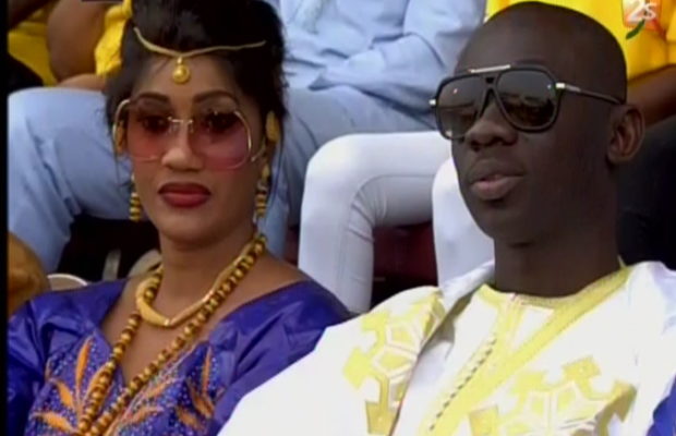 Vidéo – Gouye-Gui Vs Boy Niang : Revivez l’entrée spectaculaire de Pape Diouf et son épouse au stade