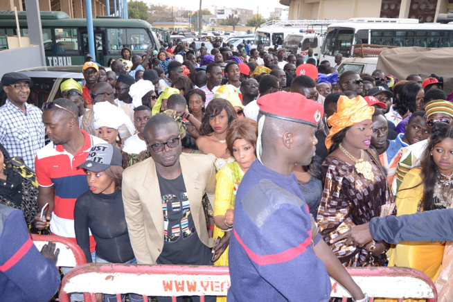 Combat Boy Niang vs Gouy Gui: Depart du Parrain Pape Diouf au stade Demba Diop. Combat Boy Niang vs Gouy Gui: Depart du Parrain Pape Diouf au stade Demba Diop.