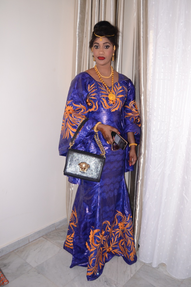 Bébé Basse douce et tendre épouse qui veuille sur les arrières de son mari Pape Diouf étale sa classe le jour du combat de Boy Niang Gouye Gui. Bébé Basse douce et tendre épouse qui veuille sur les arrières de son mari Pape Diouf étale sa classe le jour du combat de Boy Niang Gouye Gui.