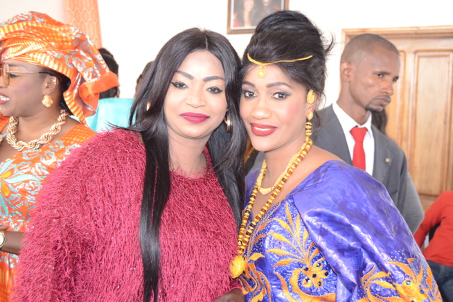 Bébé Basse douce et tendre épouse qui veuille sur les arrières de son mari Pape Diouf étale sa classe le jour du combat de Boy Niang Gouye Gui. Bébé Basse douce et tendre épouse qui veuille sur les arrières de son mari Pape Diouf étale sa classe le jour du combat de Boy Niang Gouye Gui.