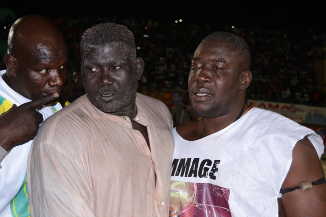 Khadim Ndiaye inflige une bonne correction à Lirou Djan. Khadim Ndiaye inflige une bonne correction à Lirou Djan.