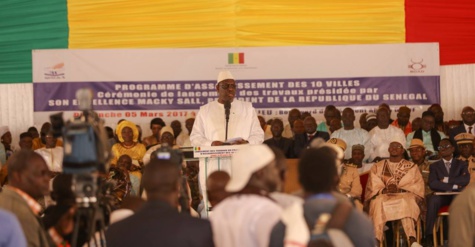 Macky Sall lance un vaste programme d'assainissement de 10 villes pour 60 milliards de francs CFA Macky Sall lance un vaste programme d'assainissement de 10 villes pour 60 milliards de francs CFA