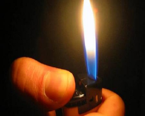 Bagarre entre deux drogués: M. Diop asperge son ami de diluant sur la figure et lui jette un briquet allumé Bagarre entre deux drogués: M. Diop asperge son ami de diluant sur la figure et lui jette un briquet allumé