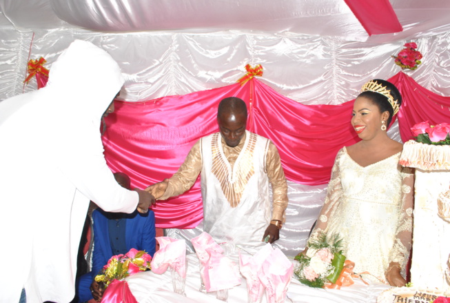 Thierno de Bruxelles s’est « pendu » à Karack, avec la belle Marième Ndao Thierno de Bruxelles s’est « pendu » à Karack, avec la belle Marième Ndao