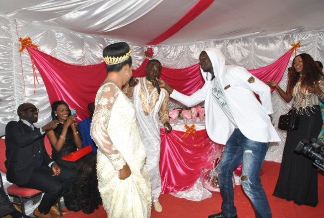 Thierno de Bruxelles s’est « pendu » à Karack, avec la belle Marième Ndao Thierno de Bruxelles s’est « pendu » à Karack, avec la belle Marième Ndao