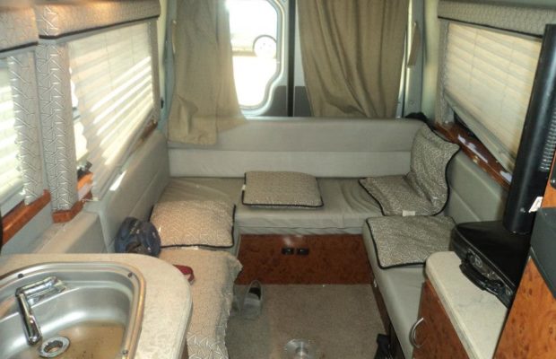 Ahmed Khalifa Niass offre un camping-car de luxe à Serigne Mountakha Mbacké Ahmed Khalifa Niass offre un camping-car de luxe à Serigne Mountakha Mbacké