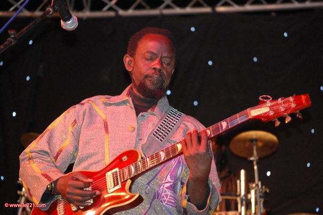 NECROLOGIE: Le guitariste Cheikh Tidiane Tall vient de nous quitter. NECROLOGIE: Le guitariste Cheikh Tidiane Tall vient de nous quitter.