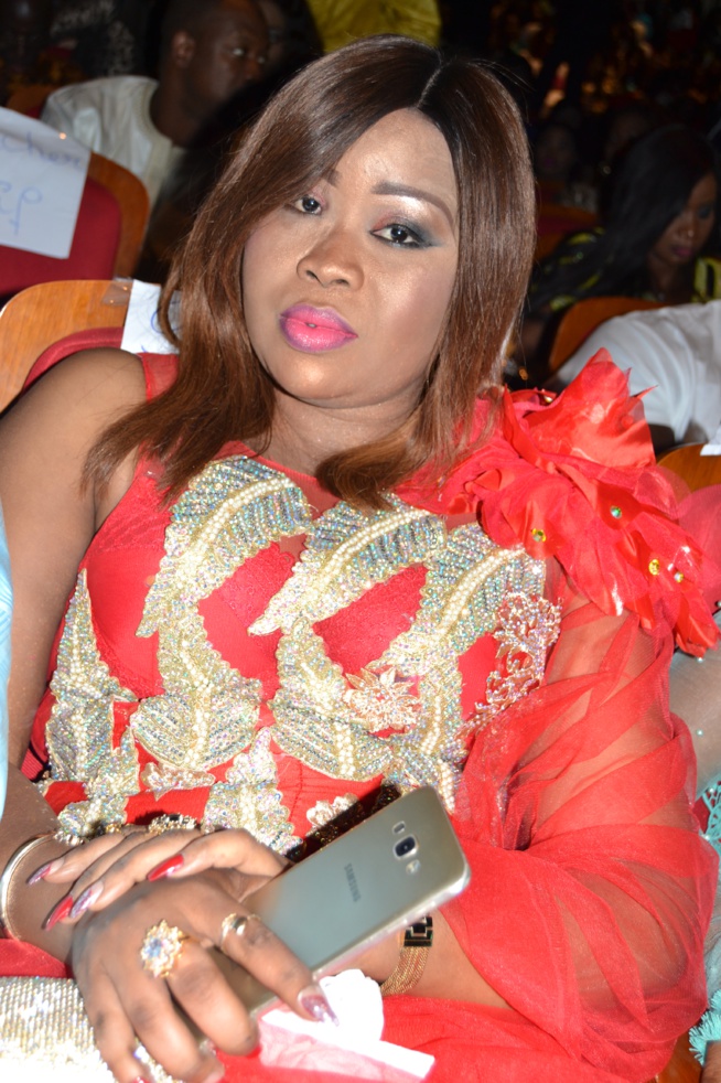 QUAND L'ELEGANCE REPOND LE GOUDI FANS YI: QUAND L'ELEGANCE REPOND LE GOUDI FANS YI: