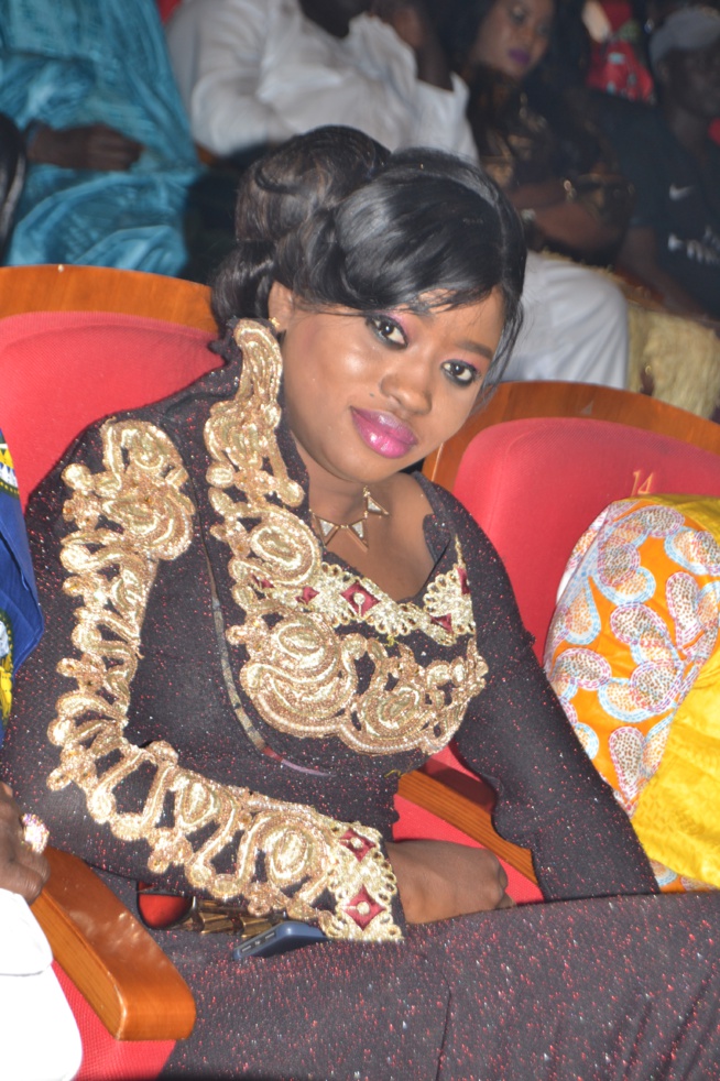 QUAND L'ELEGANCE REPOND LE GOUDI FANS YI: QUAND L'ELEGANCE REPOND LE GOUDI FANS YI: