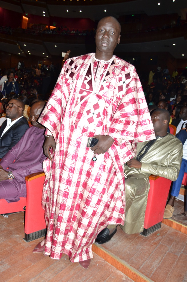 QUAND L'ELEGANCE REPOND LE GOUDI FANS YI: QUAND L'ELEGANCE REPOND LE GOUDI FANS YI: