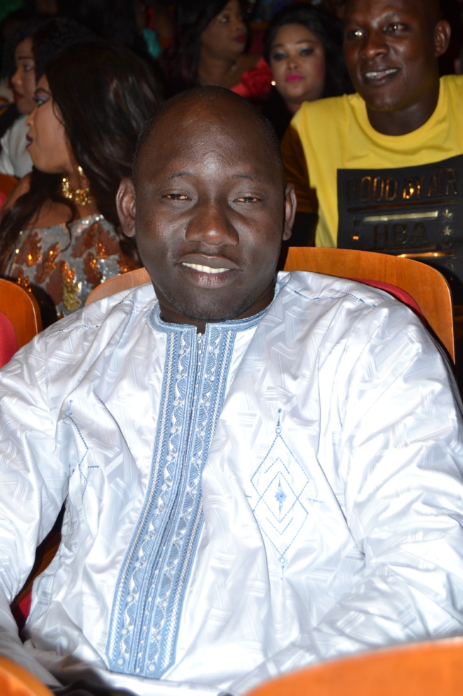 QUAND L'ELEGANCE REPOND LE GOUDI FANS YI: QUAND L'ELEGANCE REPOND LE GOUDI FANS YI: