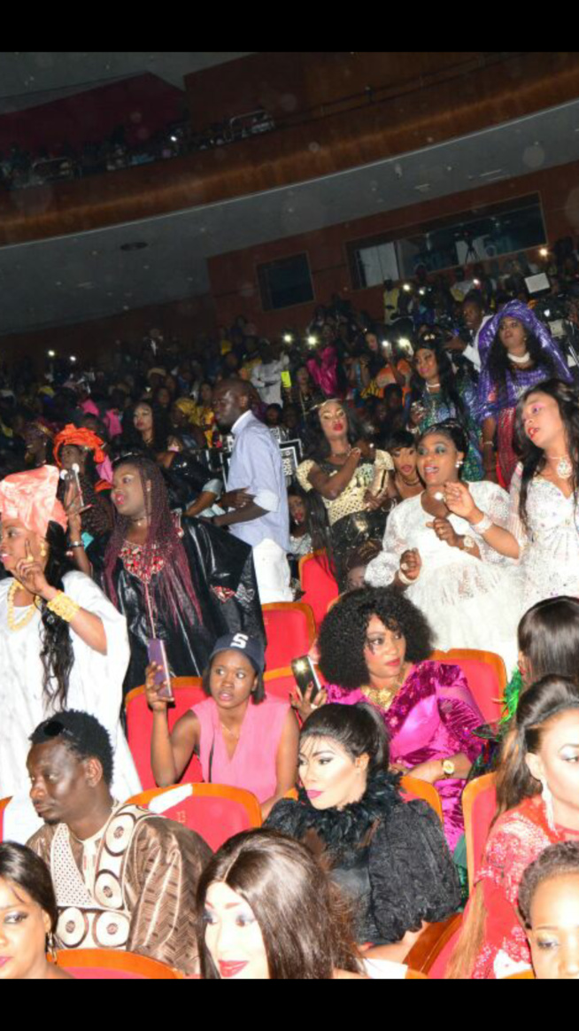 Le mannequin NABOU DIAGNE toute ravissante au grand theatre avec Pape Diouf.